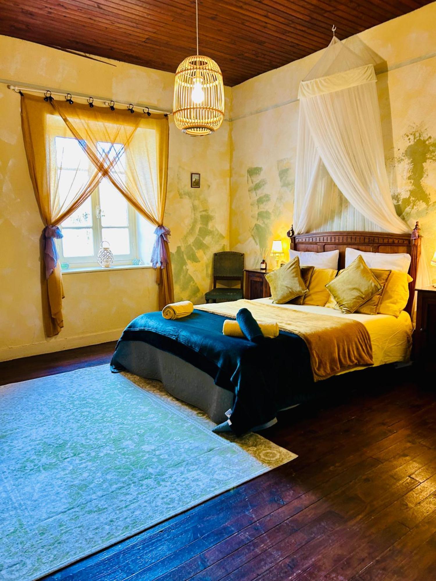 Les Contes Bed and Breakfast Fougax-et-Barrineuf Buitenkant foto