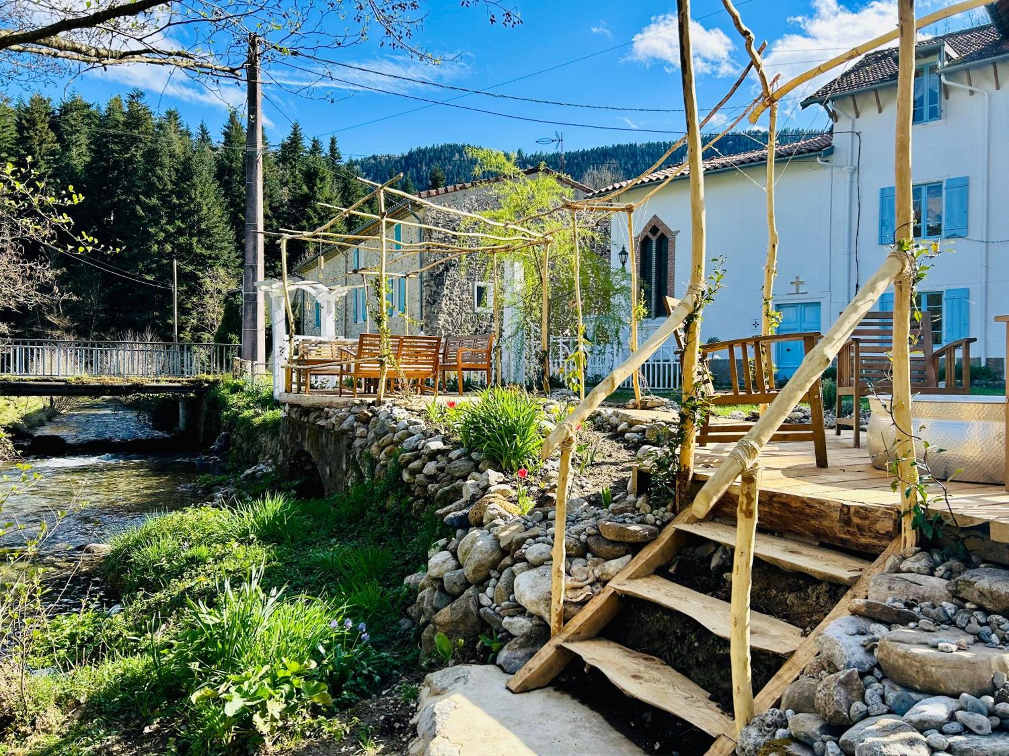 Les Contes Bed and Breakfast Fougax-et-Barrineuf Buitenkant foto
