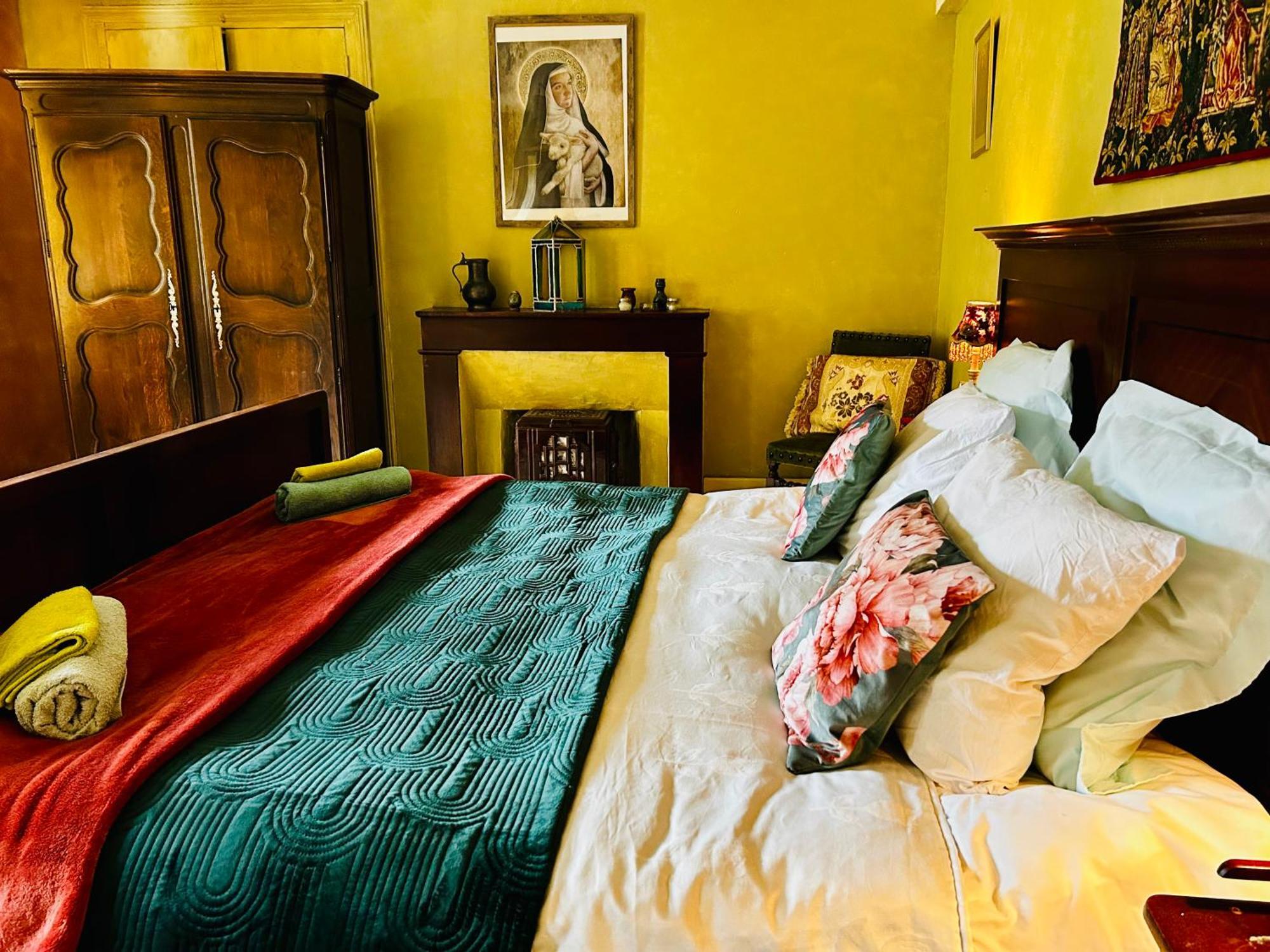 Les Contes Bed and Breakfast Fougax-et-Barrineuf Buitenkant foto